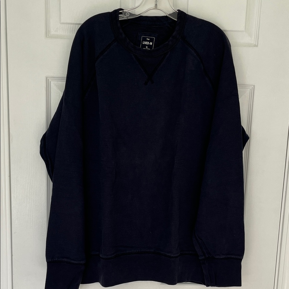 Gap Lived-In men’s dark blue crew necked sweater.